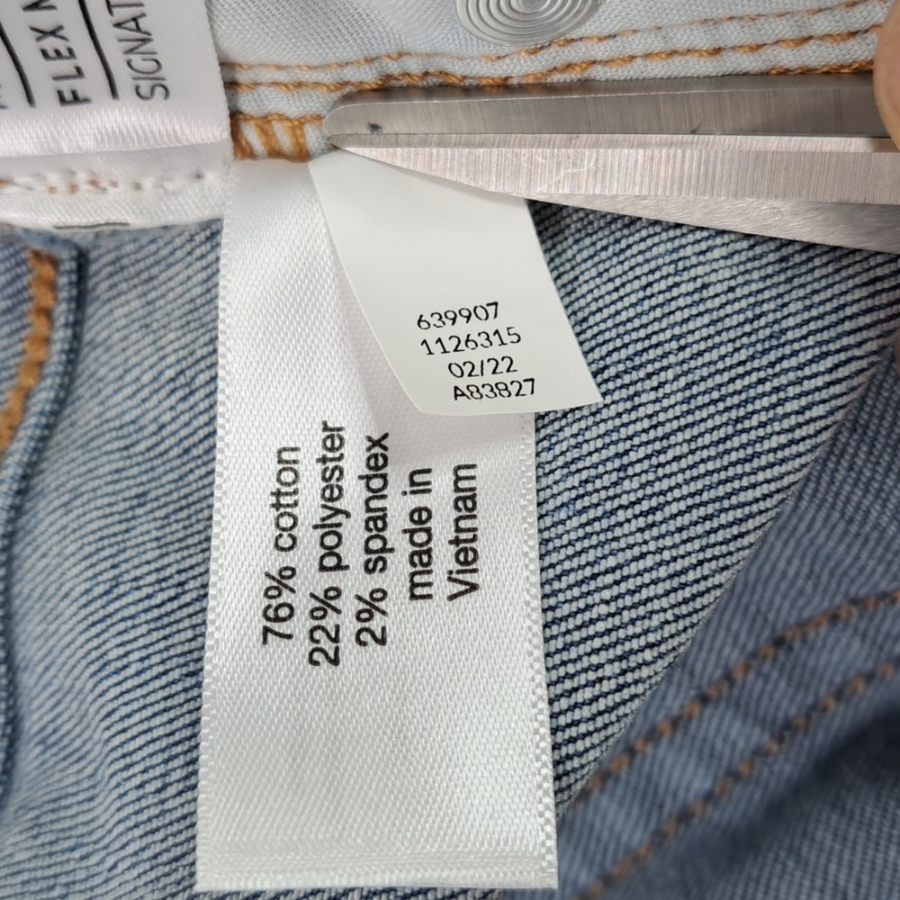 New Lane Bryant Signature Fit Midi Short Mid-Rise Flex Magic Waistband Size 22 - Picture 9 of 13